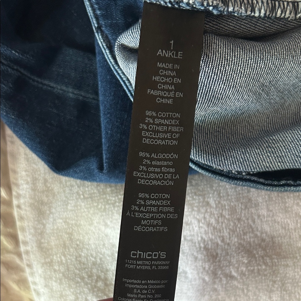 Chico’s Dark Indigo So Slimming Girlfriend Ankle Jeans with Lace Cuff. Sz 1 - Picture 8 of 13